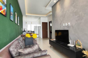 Casa aconchegante, 1 suit e 2 quartos/escritório.